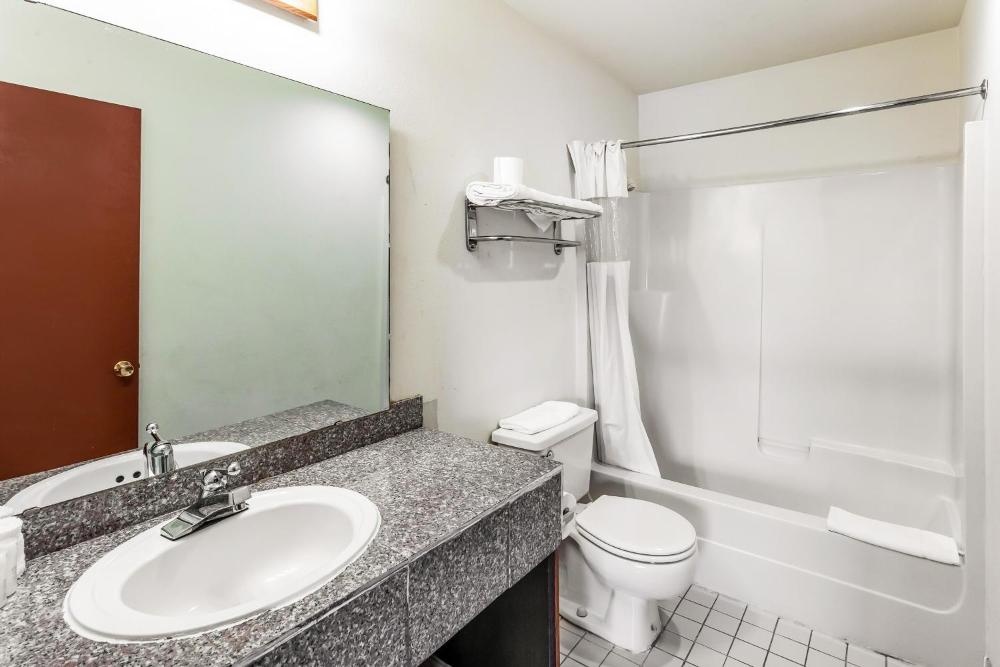 Room image 4