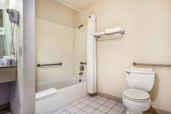 Arlington Motor Inn image 62